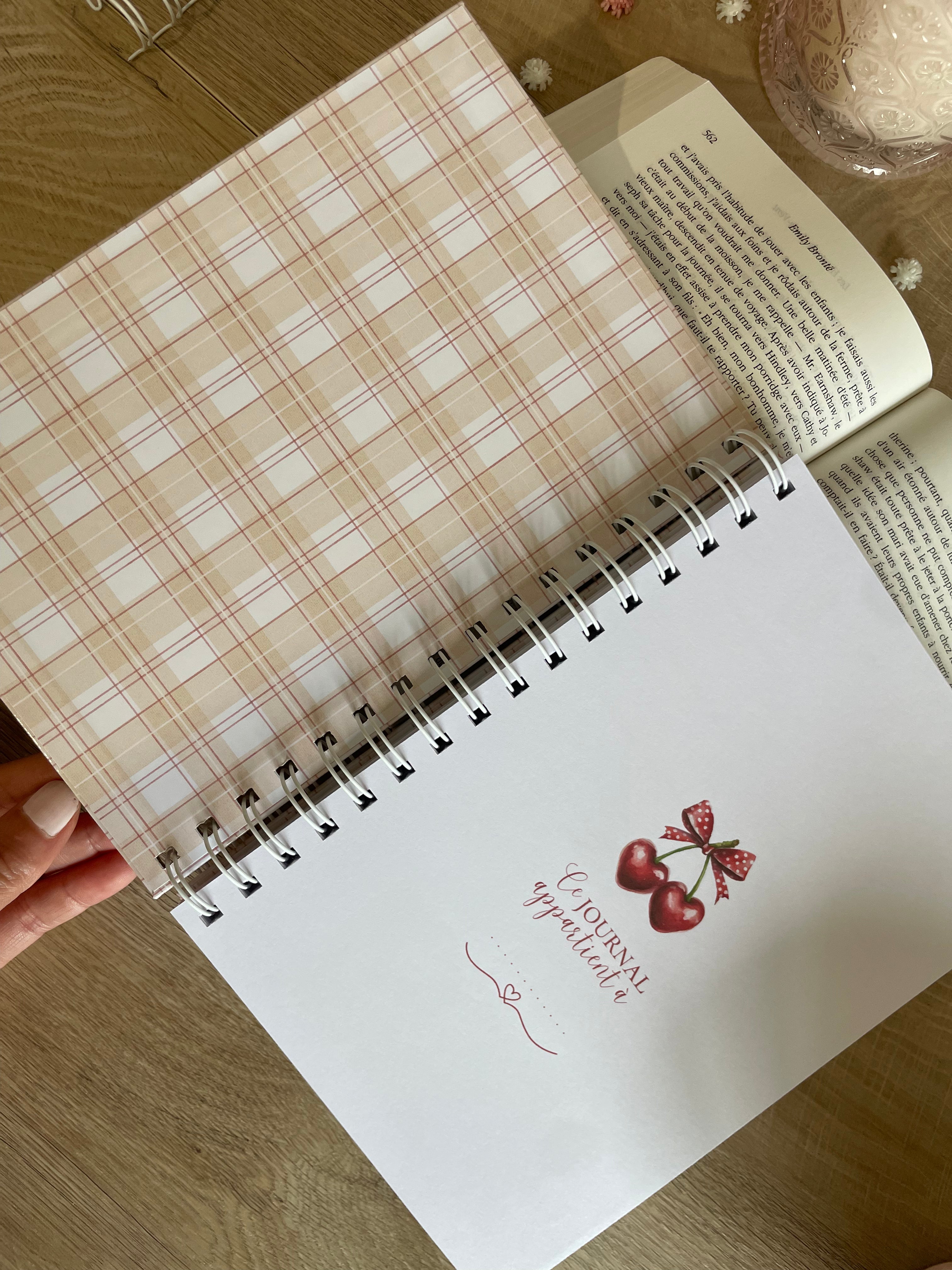 Journal de lecture A5 fait main - 100 critiques de livres - avis de lecture - romance - carnet de notes