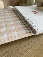 Journal de lecture A5 fait main - 100 critiques de livres - avis de lecture - romance - carnet de notes