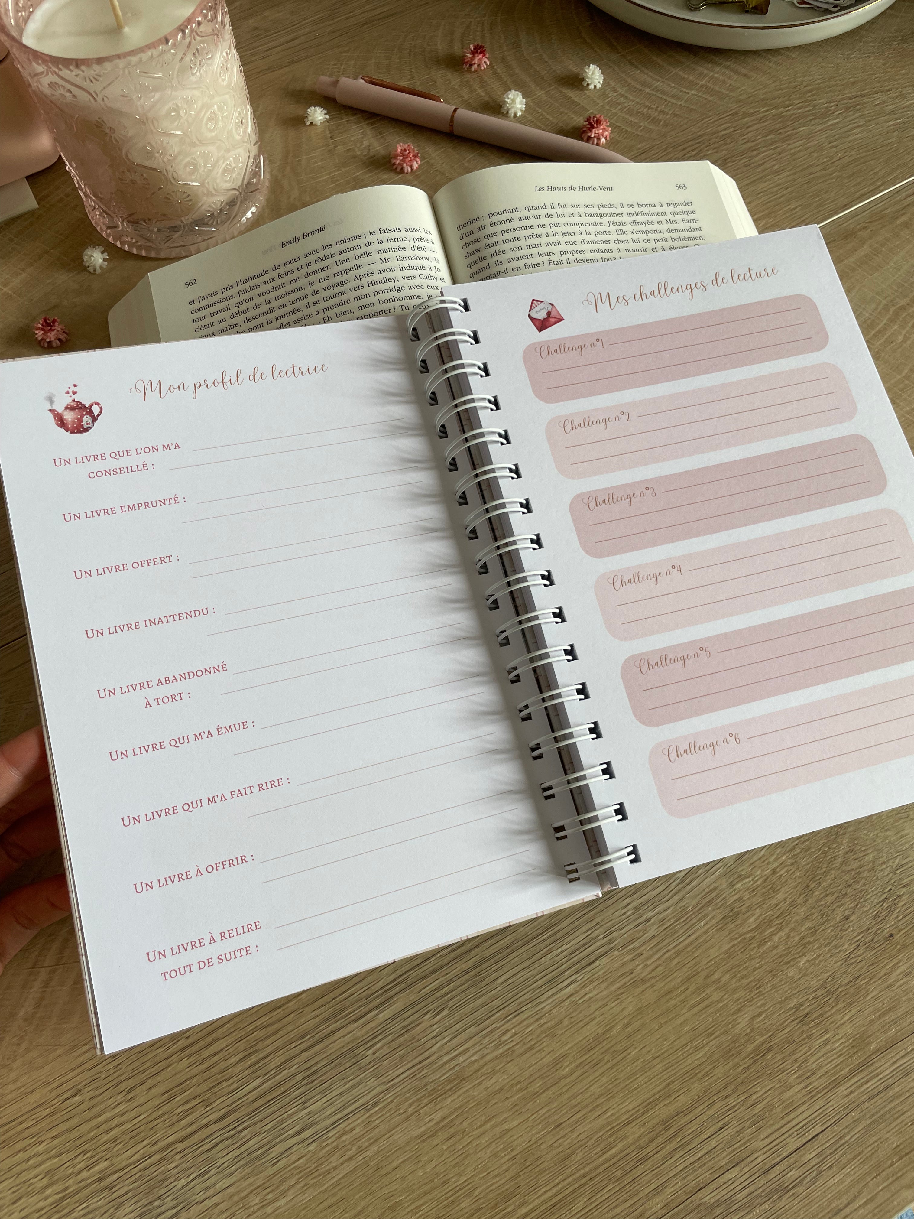Journal de lecture A5 fait main - 100 critiques de livres - avis de lecture - romance - carnet de notes