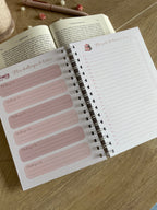 Journal de lecture A5 fait main - 100 critiques de livres - avis de lecture - romance - carnet de notes