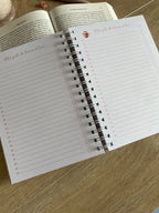 Journal de lecture A5 fait main - 100 critiques de livres - avis de lecture - romance - carnet de notes