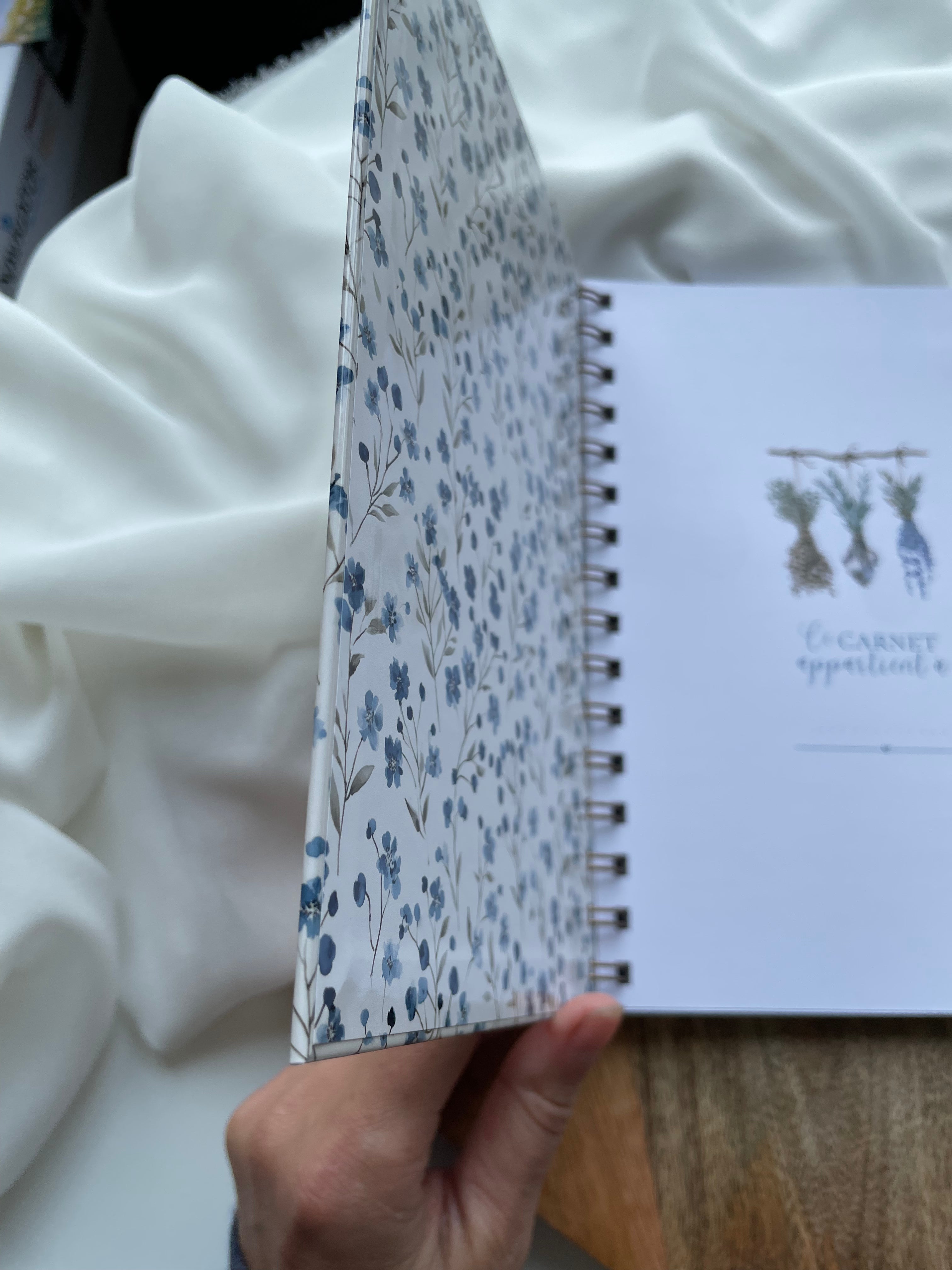 Carnet de recettes à remplir  style cottagecore floral bleu - format A5 à spirales - Personnalisable